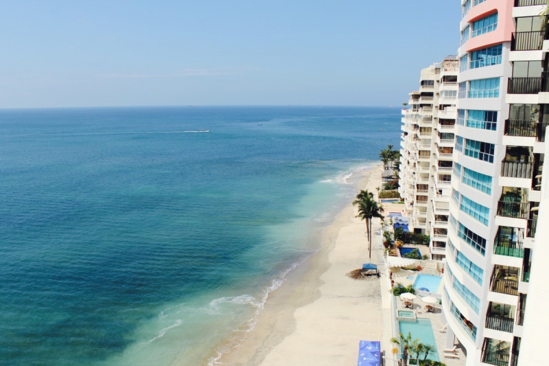 chambre-hote-CHATEAUNEUF D ENTRAUNES-min_beach_ocean_shore_hotel_palm_tree-33726